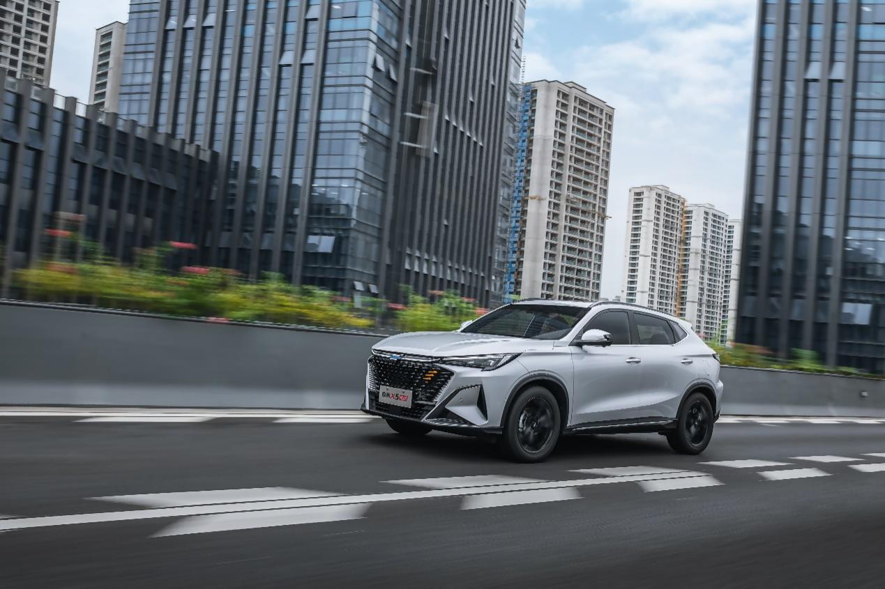 欧尚X5 PLUS携欧尚X5经典款正式上市,售价区间8.89万-11.49万