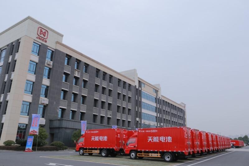 江铃汽车携手天能电池 千车竞发 红动中国