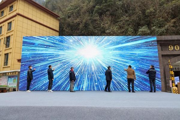 智慧矿山砥砺前行 东风商用车无人驾驶矿卡试运行成功