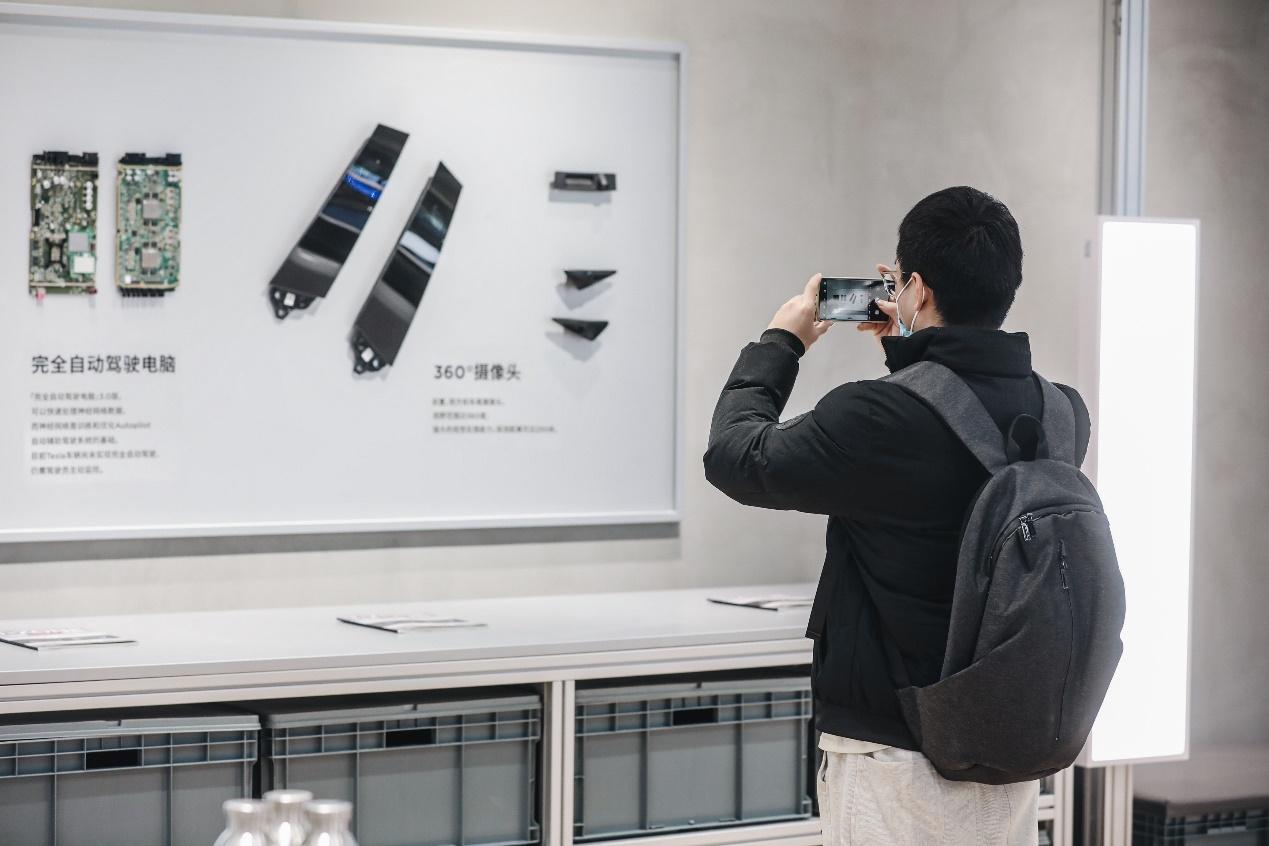 2.1秒破百!特斯拉Model S Plaid成都站启程,西南首秀!