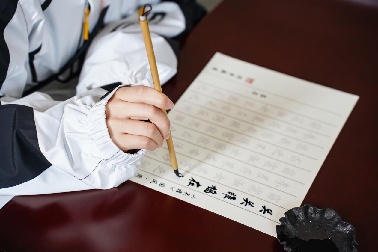 诗擎万里,皓极好极!诗和远方蕴含文化自信