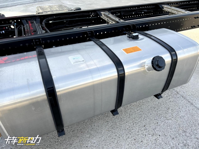 卡车新势力-重卡技术打造中卡产品，全新欧曼行星4×2中卡亮相(1)1795.jpg