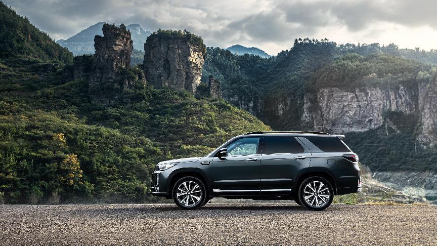 长安汽车“大家庭智能7座SUV” CS95PLUS正式上市 售价17.59万元起