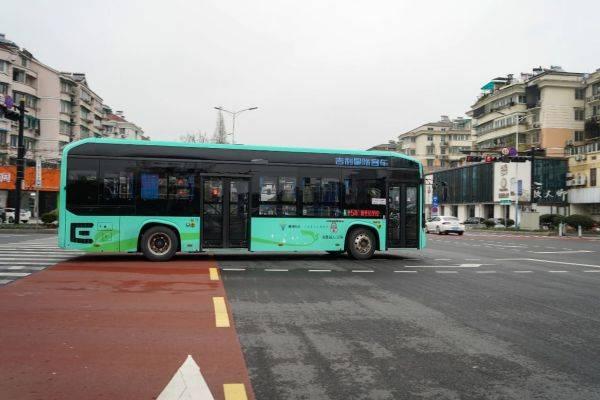 春暖花开 吉利星际客车焕新衢州市民出行