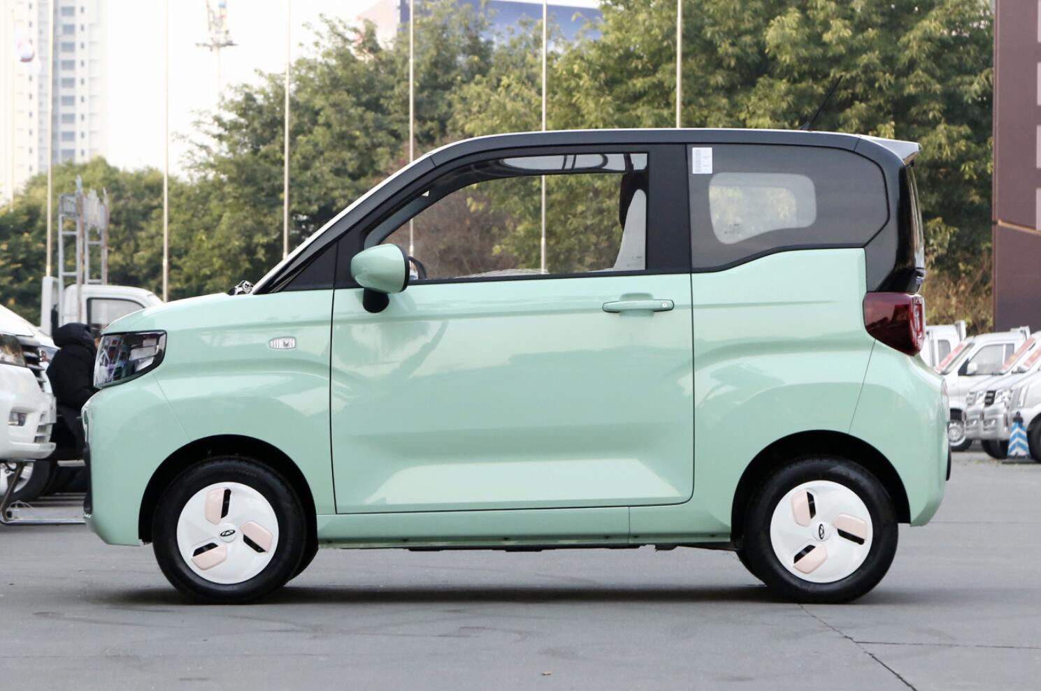 十项实力比拼全优胜 奇瑞QQ冰淇淋对比五菱宏光MINI EV更舒适安全