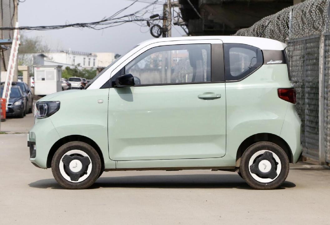 十项实力比拼全优胜 奇瑞QQ冰淇淋对比五菱宏光MINI EV更舒适安全