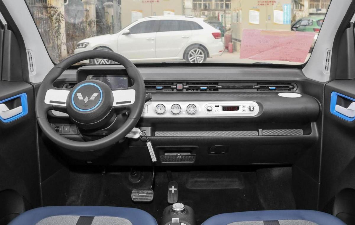 十项实力比拼全优胜 奇瑞QQ冰淇淋对比五菱宏光MINI EV更舒适安全