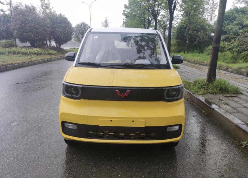 十项实力比拼全优胜 奇瑞QQ冰淇淋对比五菱宏光MINI EV更舒适安全