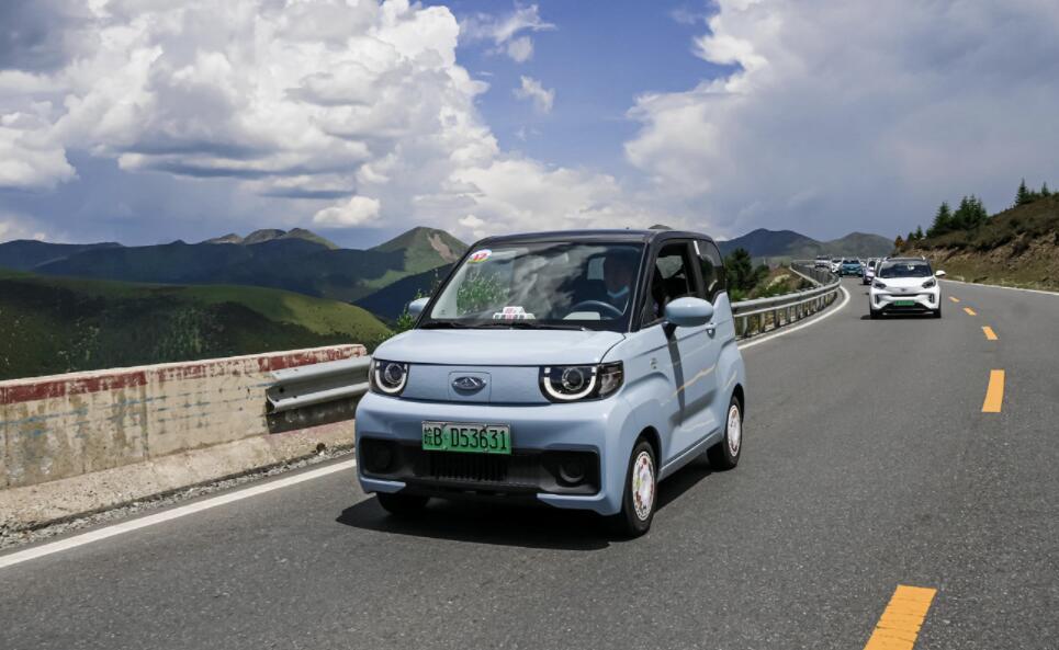 十项实力比拼全优胜 奇瑞QQ冰淇淋对比五菱宏光MINI EV更舒适安全