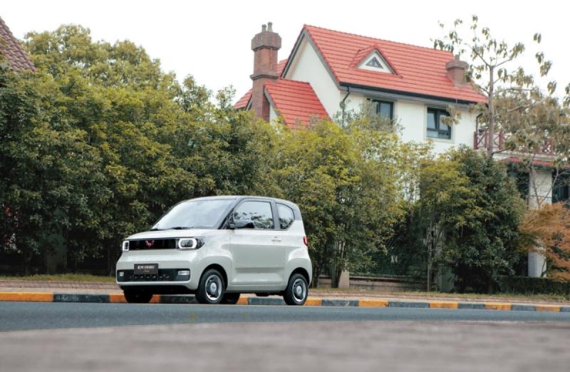 十项实力比拼全优胜 奇瑞QQ冰淇淋对比五菱宏光MINI EV更舒适安全