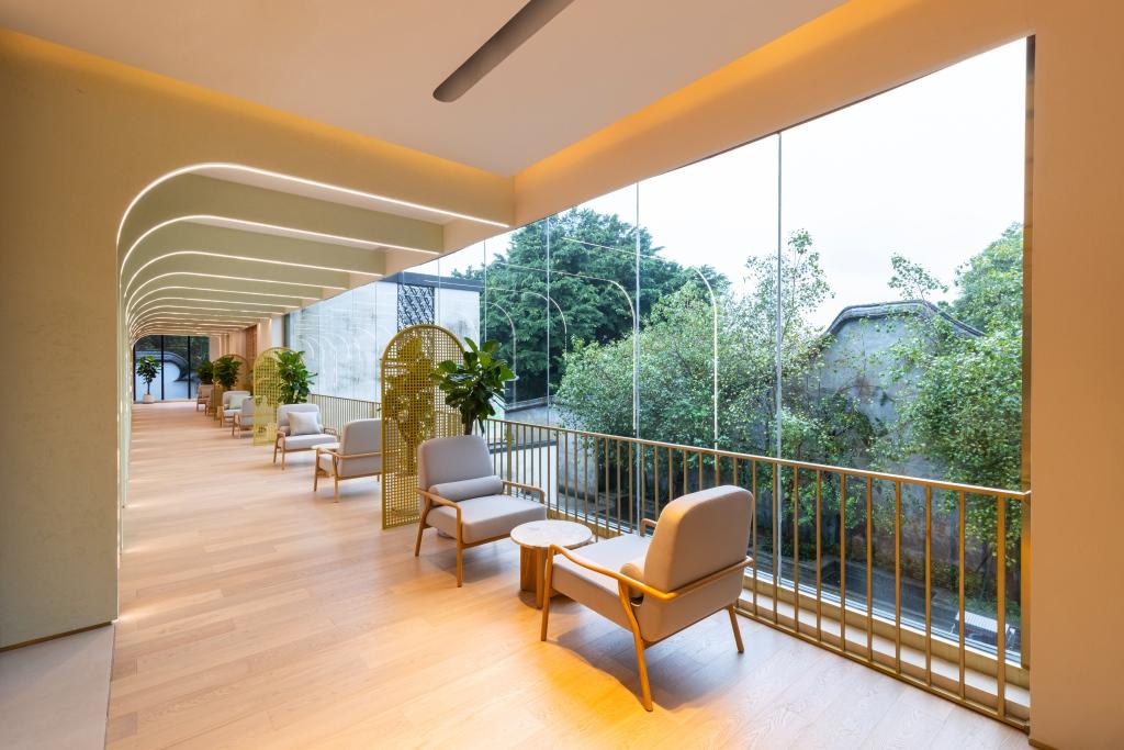 向世界展示中国豪华汽车品牌形象,极氪双店斩获国际设计金奖