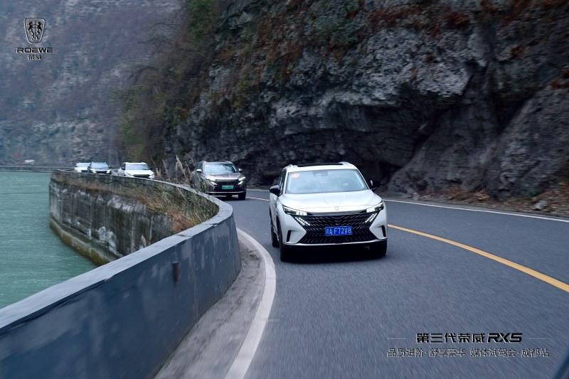 成都试驾|全新第三代荣威RX5,驾乘体验拉满的“豪华平替”限时9.99万起