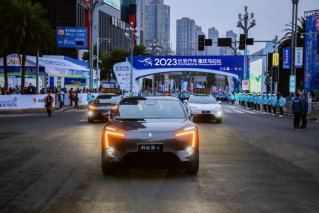 阿维塔11单电机版首秀2023重庆马拉松