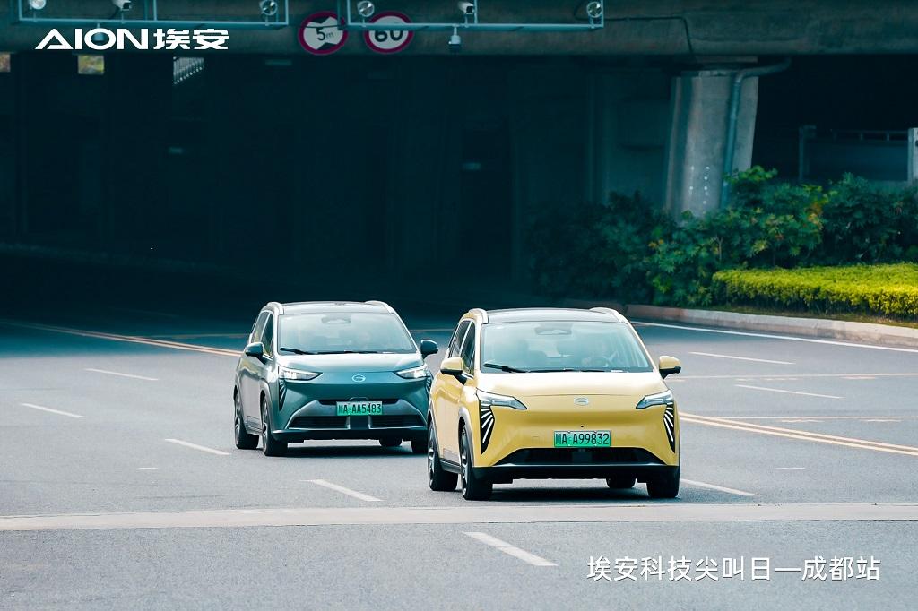 爆款上新11.98万起,埃安双子星首次亮相成都,尖叫开抢