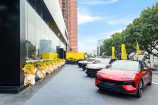 重庆路特斯中心及重庆路特斯国金中心体验店双店启幕
