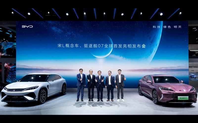 比亚迪海洋网首款B+级超混轿车，驱逐舰07亮相上
