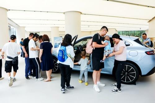 五一还在“特种兵”式冲景点?来深圳华为智能生活馆体验双智天花板
