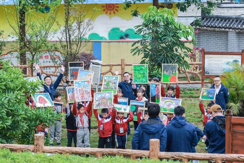 遇见“大眼睛” 上汽大众希望小学太“绘”画了
