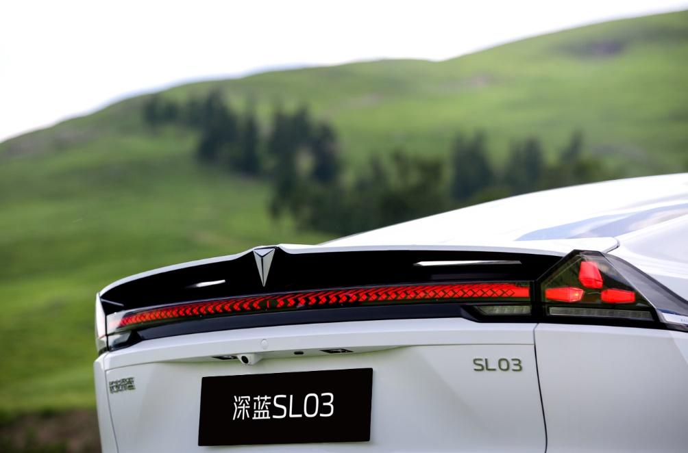 中国设计高光时刻:深蓝SL03荣获国际设计大奖——德国红点奖