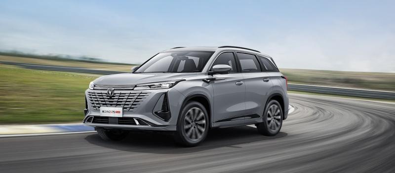 4月登顶燃油SUV销量第一 长安CS75PLUS“逆袭”新能源时代