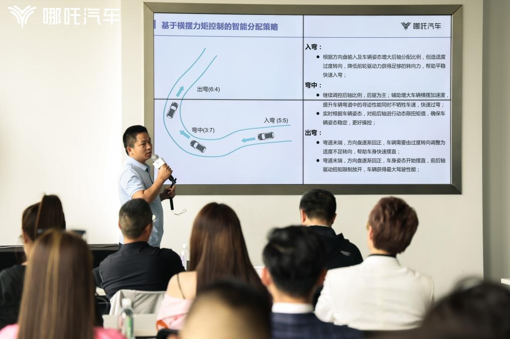 中国双门四座电跑赛道首测：智能赋能性能，GT电跑就得这么玩儿！