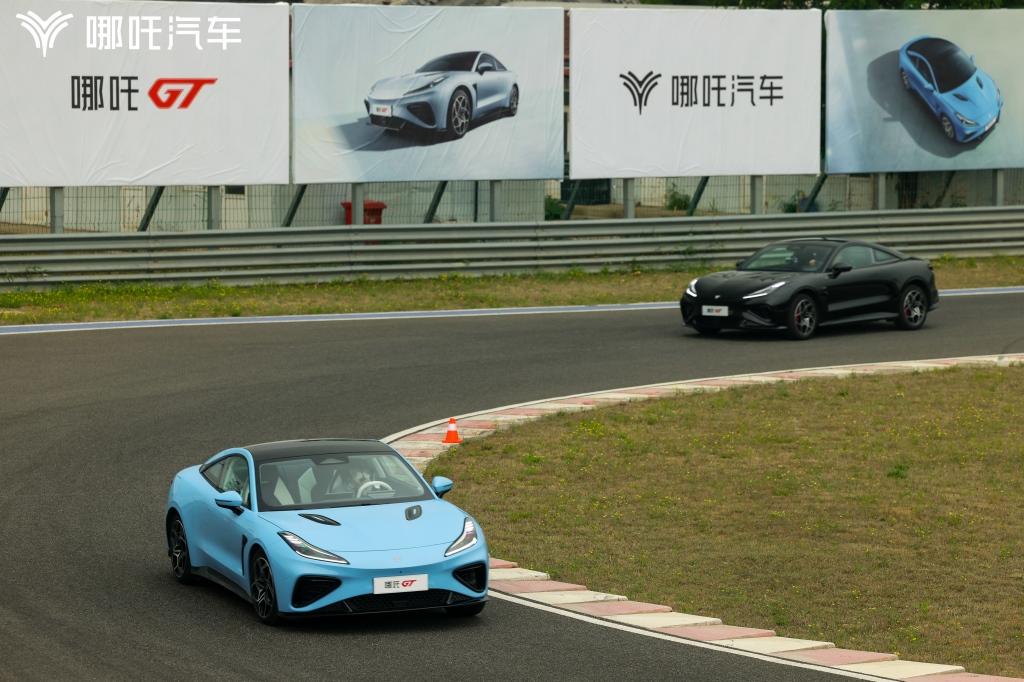 中国双门四座电跑赛道首测：智能赋能性能，GT电跑就得这么玩儿！