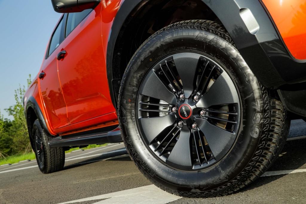 实力派皮卡助力旅居新生活 试驾江西五十铃D-MAX V-CROSS