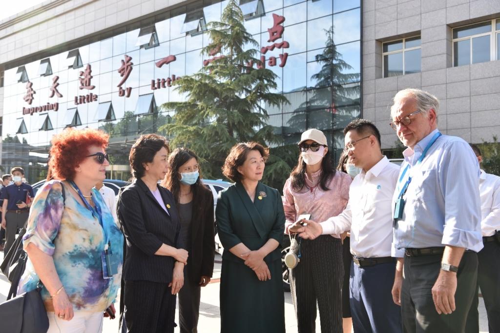 长城智能新能源获20多国驻华使节集体点赞