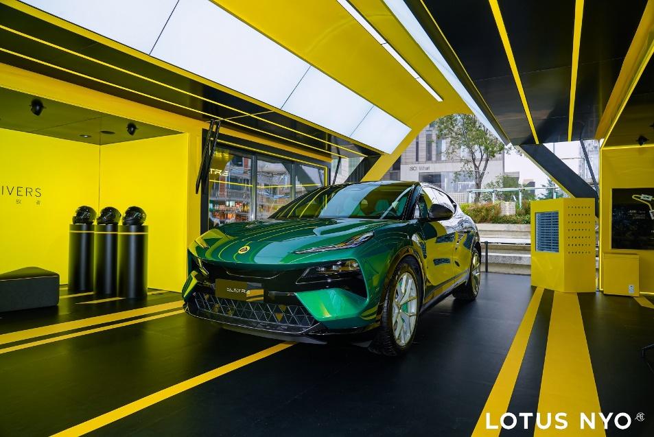 The Lotus Box闪现成都地标太古里和路特斯“多巴胺”一夏