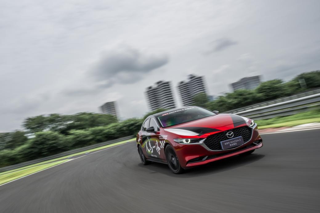 NO.弯!“最美弯道王”长安马自达次世代MAZDA3昂克赛拉制霸赛道