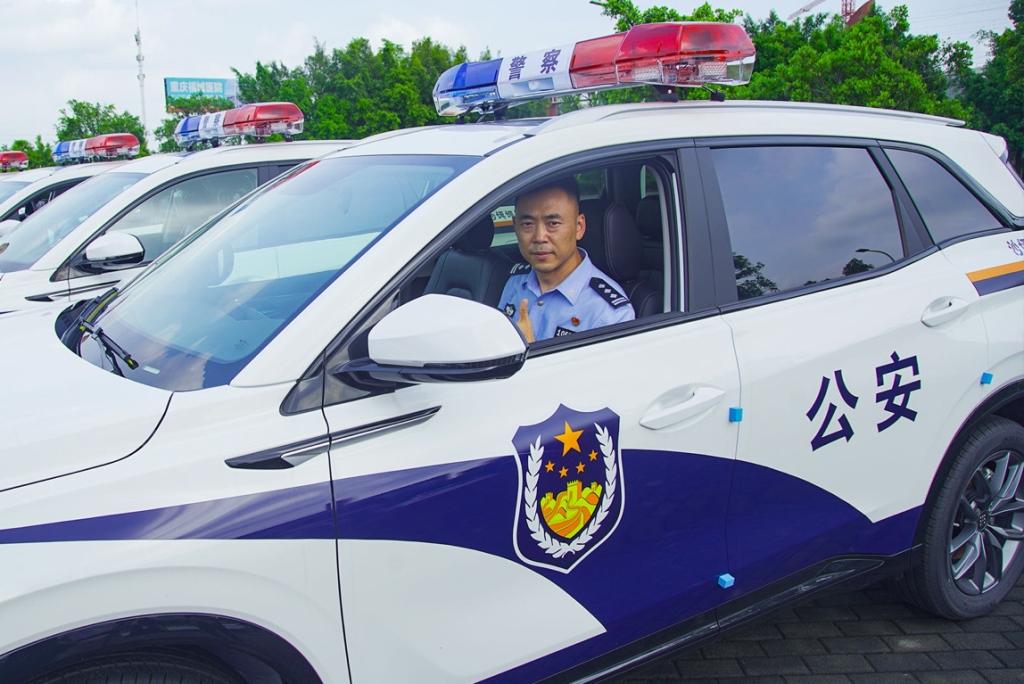 警企共筑 平安重庆 蓝电E5新能源警务用车交付仪式成功举行
