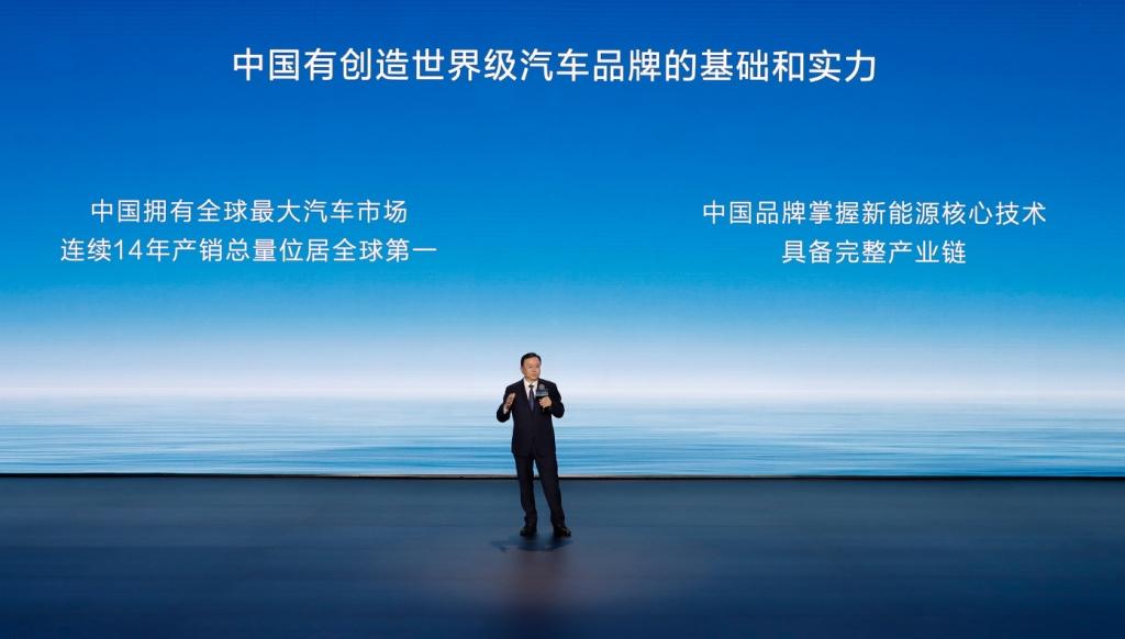 第500万辆新能源汽车下线!腾势N7作为里程碑车型交付至得到App创始人罗振宇