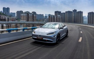 32.98万起地表最强智驾车 极狐城区NCA带你穿行山城重庆