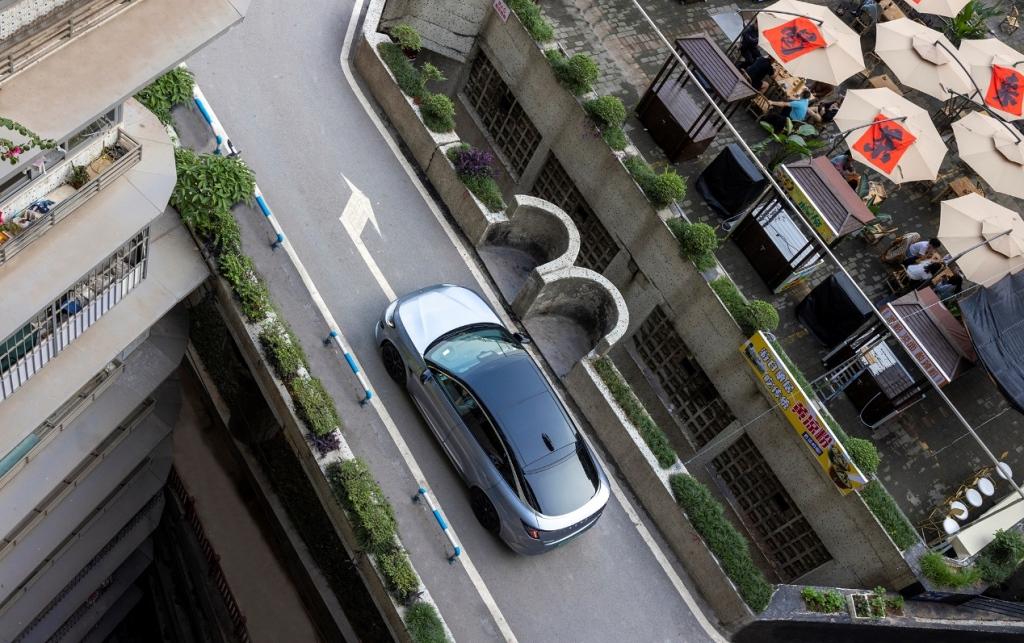 32.98万起地表最强智驾车 极狐城区NCA带你穿行山城重庆