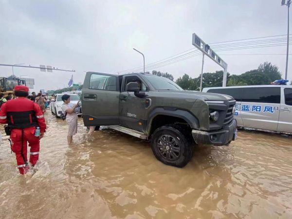 风雨同心,东风公司全力驰援抗洪抢险在行动