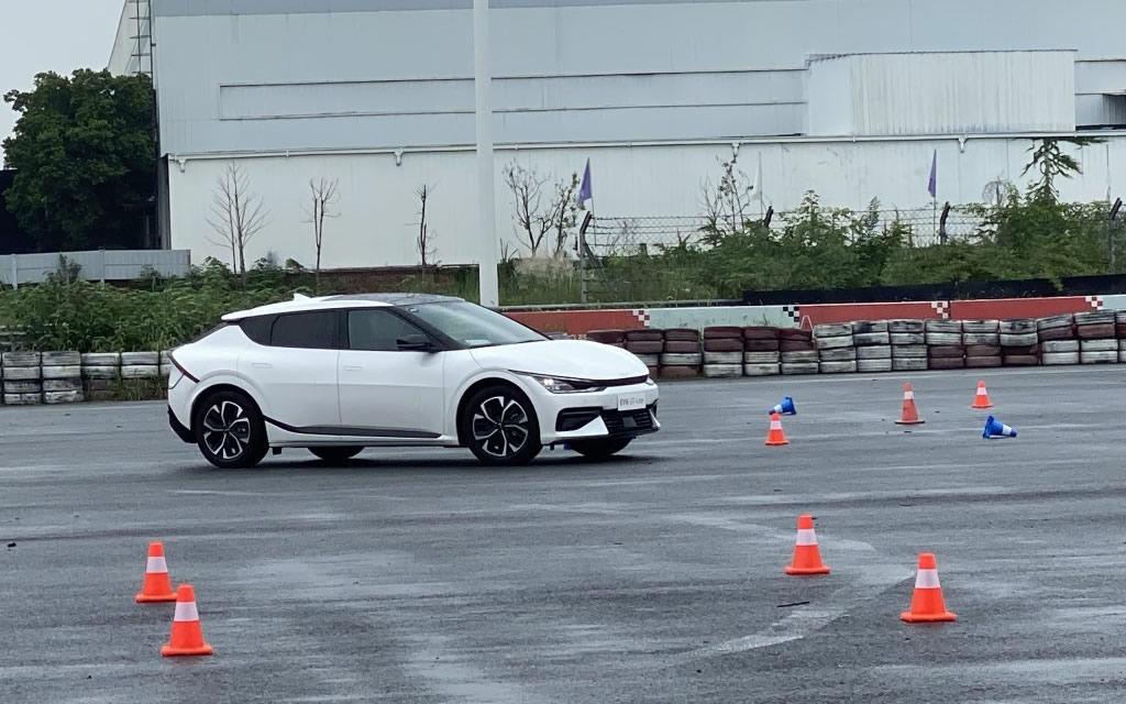 赛道试驾起亚EV6 GT,风驰电掣的感觉真刺激,不愧是纯电性能王者