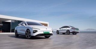2023成都车展，荣威中高级新能源轿车D7双车迎来首秀