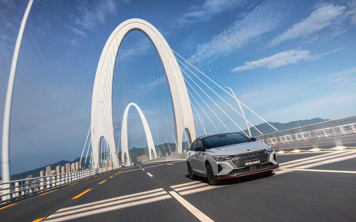 赛道级宽体家轿又出爆款,2024款奕炫MAX到底有多香?