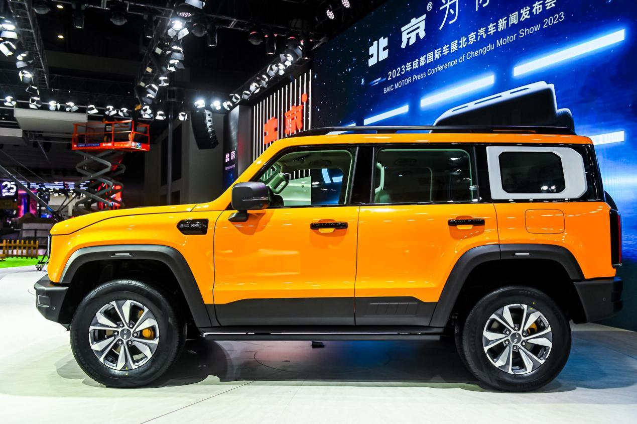 全新BJ40闪耀登陆成都车展,北京汽车带你尽兴“悦野”