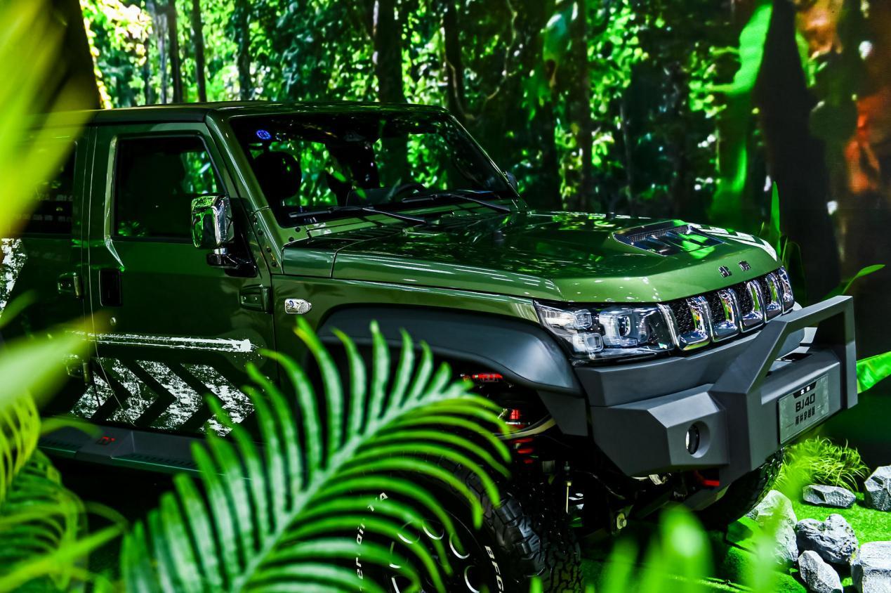 全新BJ40闪耀登陆成都车展,北京汽车带你尽兴“悦野”