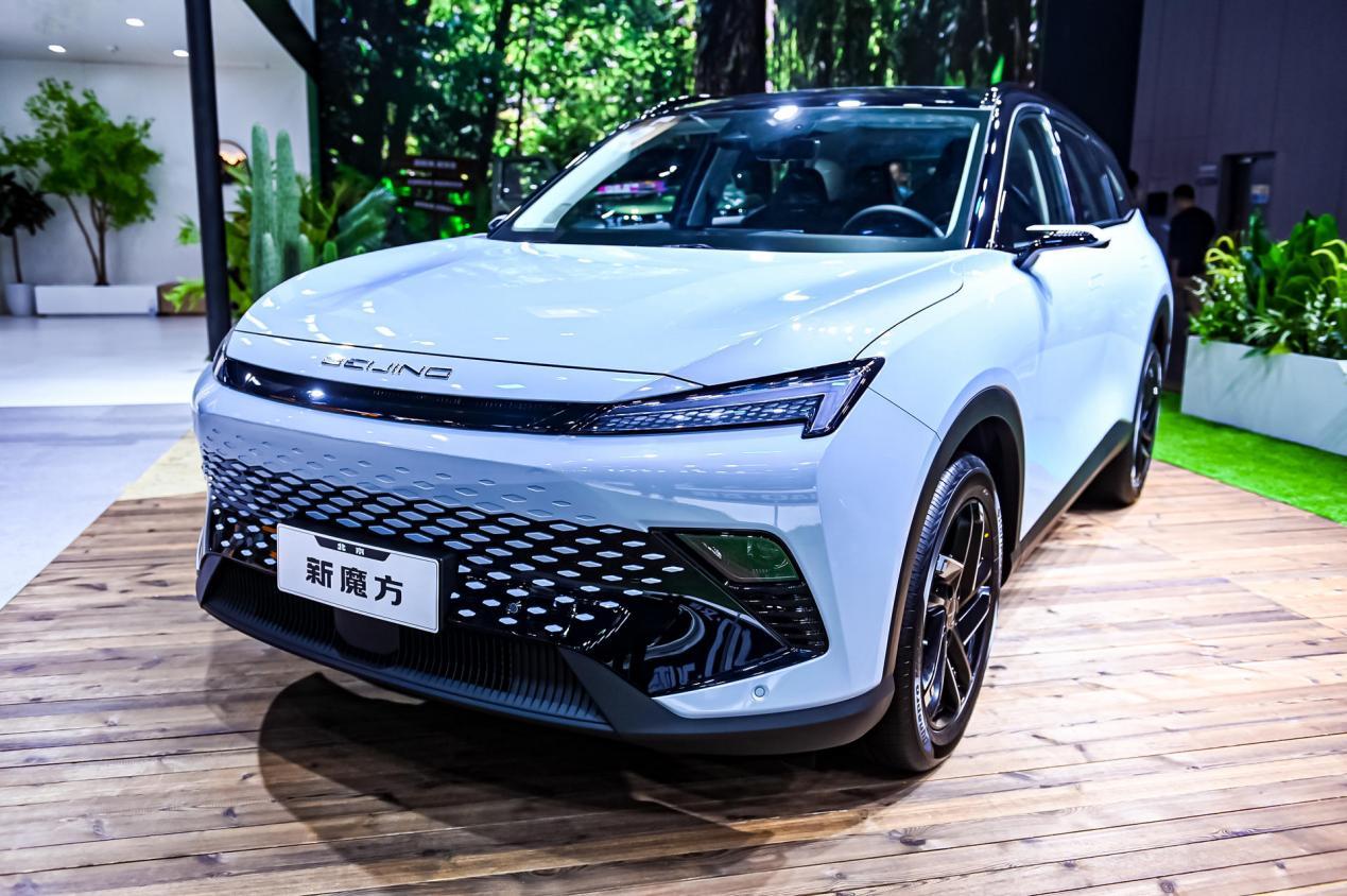全新BJ40闪耀登陆成都车展,北京汽车带你尽兴“悦野”