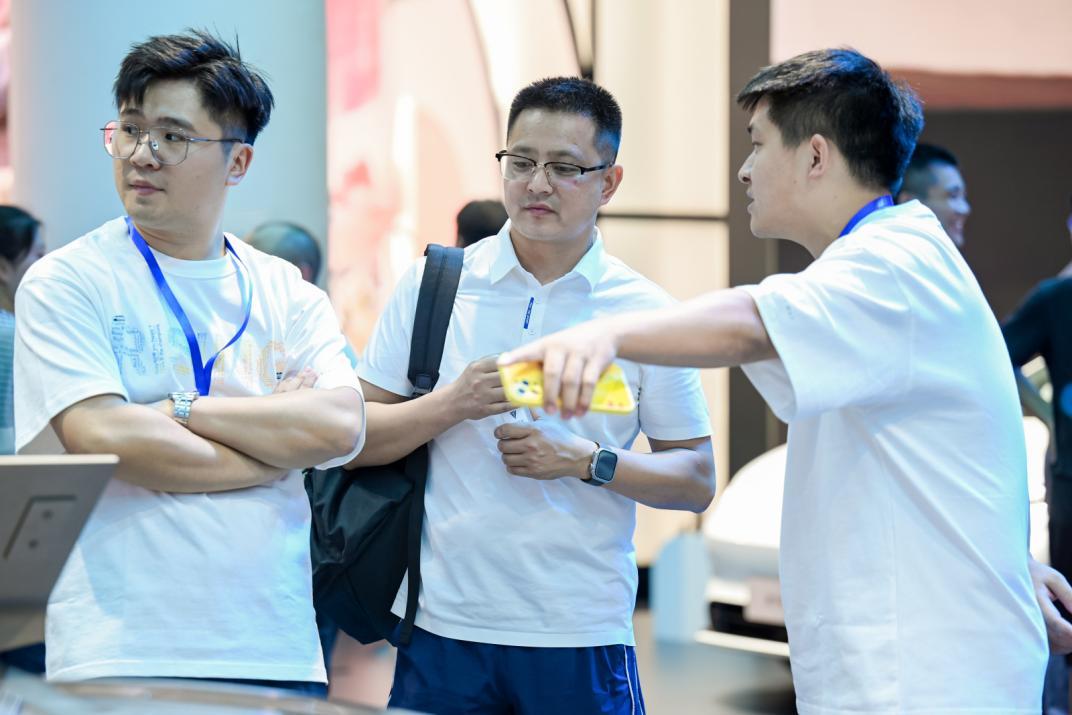 飞凡成都国际车展车主志愿者丨为热爱证言,共启非凡旅程