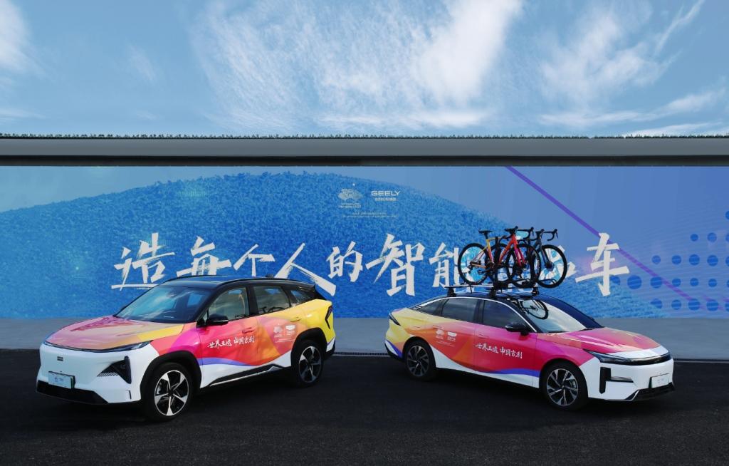 亚运火炬在宁波传递,吉利银河L7、领克09全程带电护航