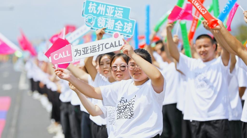 薪火相传，领潮主场 领克汽车助力宁波梅山智造基地段亚运火炬传递