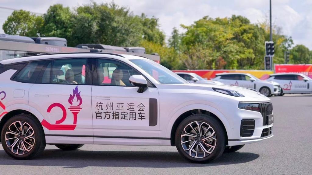 薪火相传，领潮主场 领克汽车助力宁波梅山智造基地段亚运火炬传递