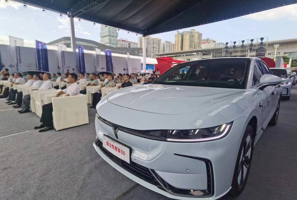 岚图汽车助力2023国际山地旅游暨户外运动大会成功举办