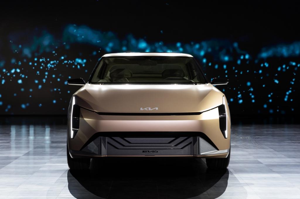 起亚在“Kia EV Day”上发布EV5及两款概念车型,加速电动汽车普及