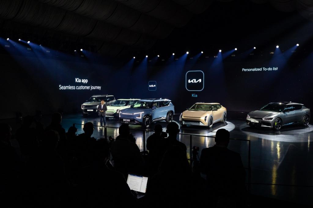 起亚在“Kia EV Day”上发布EV5及两款概念车型,加速电动汽车普及