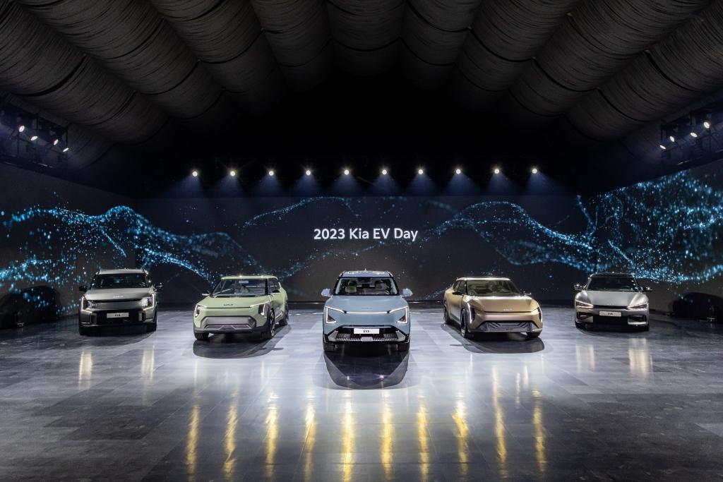 起亚在“Kia EV Day”上发布EV5及两款概念车型,加速电动汽车普及