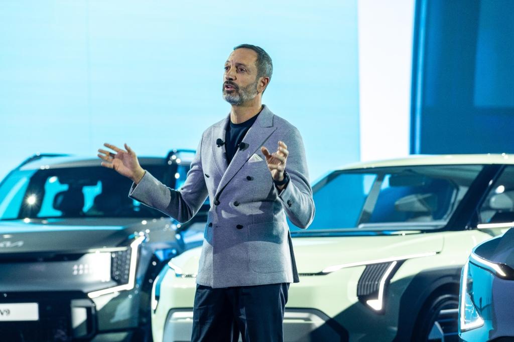 起亚在“Kia EV Day”上发布EV5及两款概念车型,加速电动汽车普及